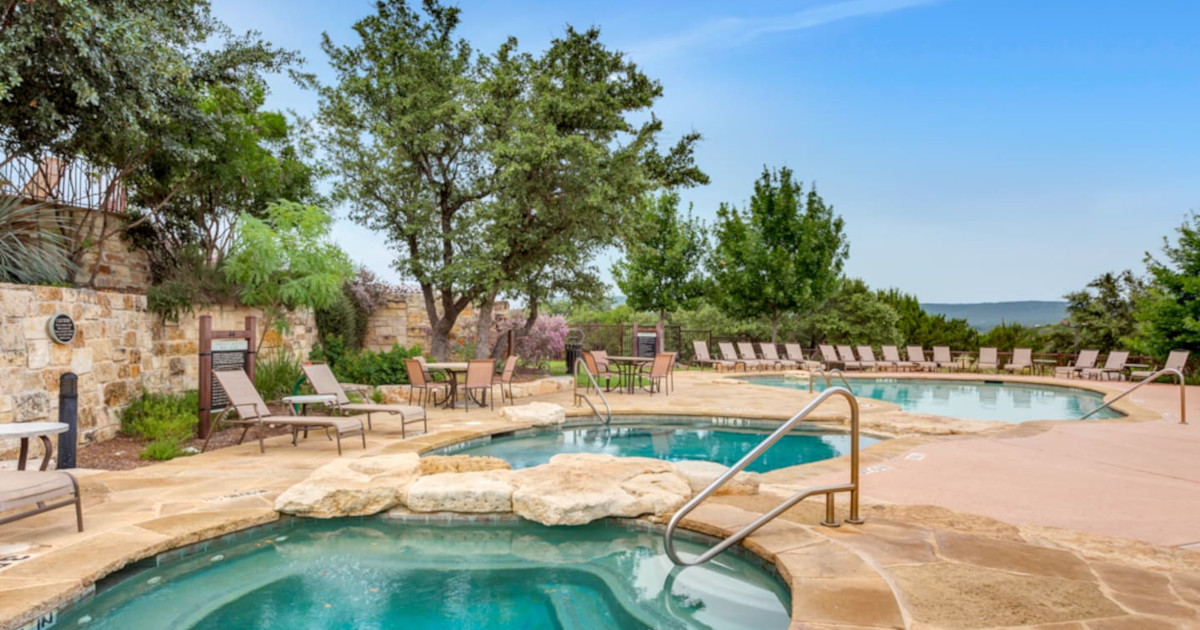 How to Get to The Hollows Resort from Austin